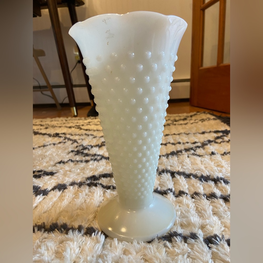 Milk glass vase !
